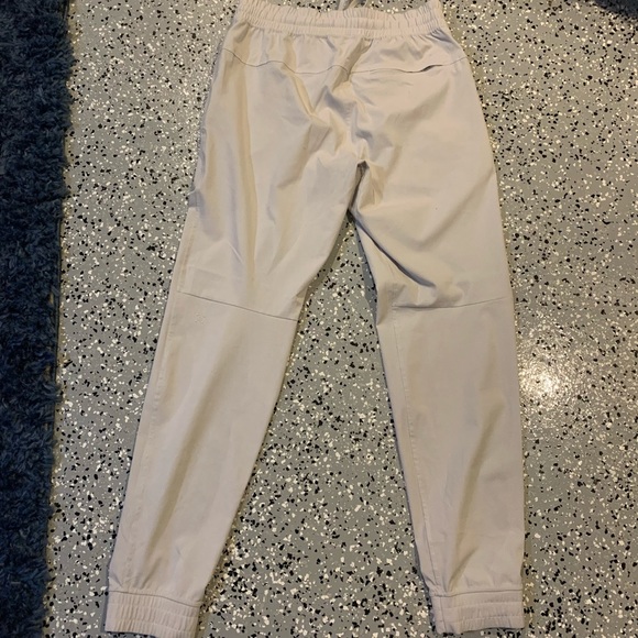 Men’s Lululemon ABC Jogger
Ventlight™ Size Medium. Light Gray - Picture 3 of 3